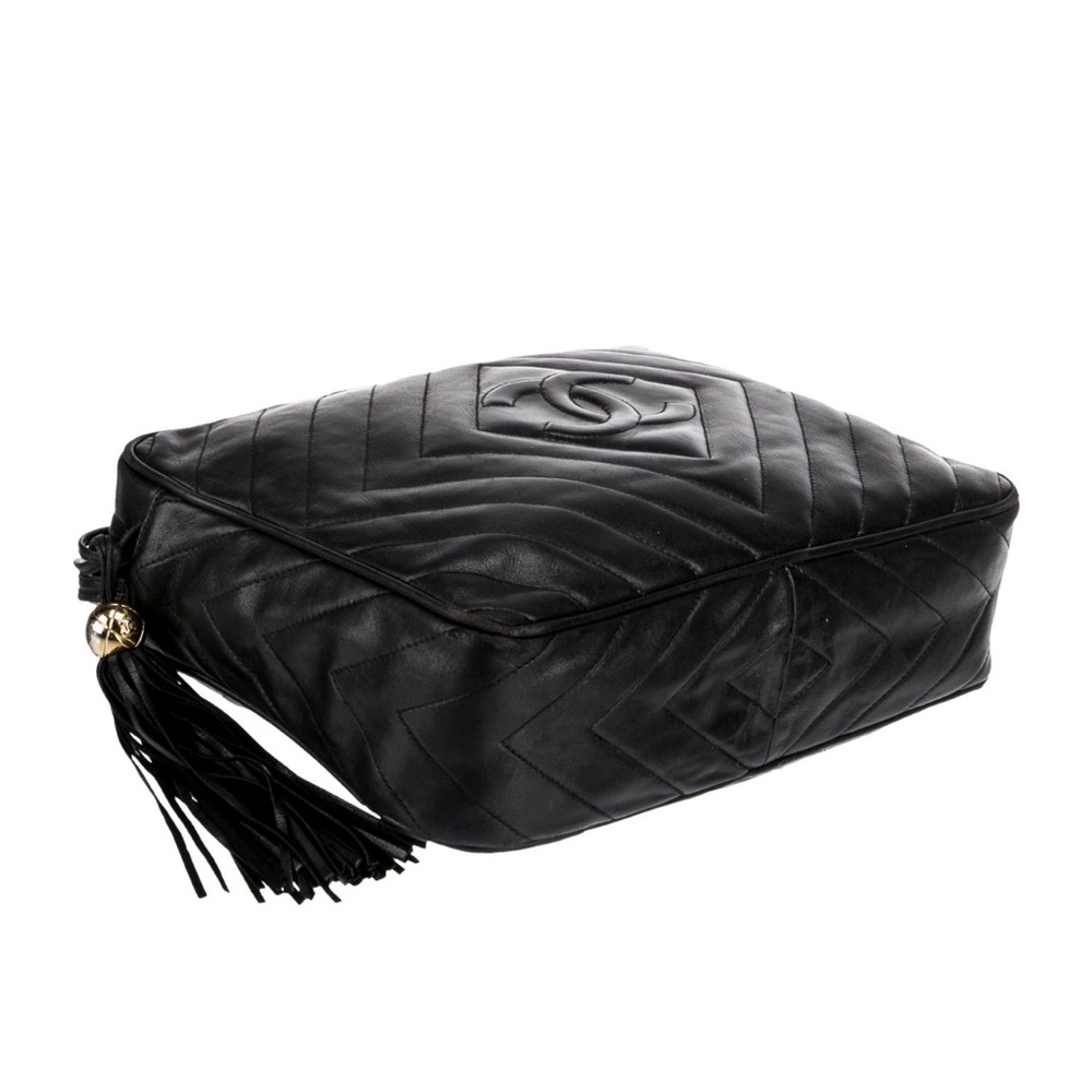 Chanel Vintage Camera Crossbody Bag with Chevron Quilting and Gold Hardware - Picture 4 of 5